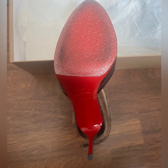 Red bottoms like new no low offers - Picture 2 of 4